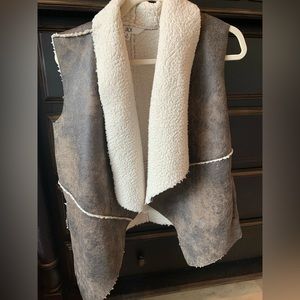 Jack by bb Dakota Sherpa and leather look vest